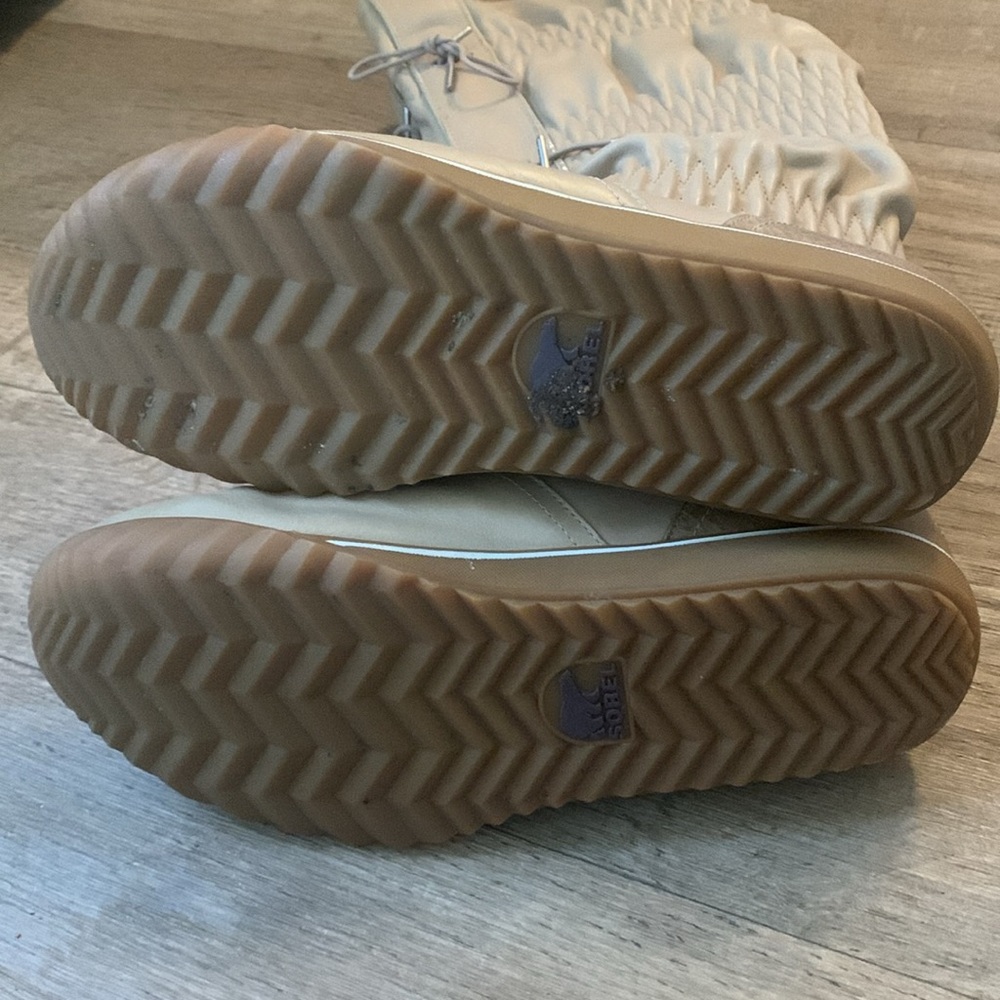 Sorel Cream and Tan Winter Boots - Picture 5 of 14